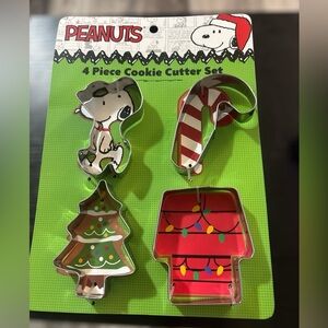 PEANUTS 4 Piece Metal Cookie Cutter Set